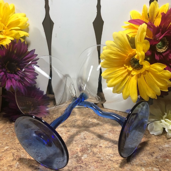 2 Vintage Clear Martini Cocktail Glasses w/Blue Zig Zag Stems 🍸 🍸 - Picture 2 of 7